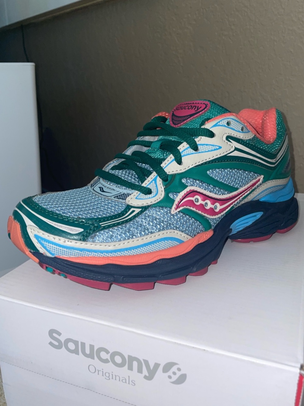 Saucony PROGRID OMNI 9 Women's Athletic Running Shoe
